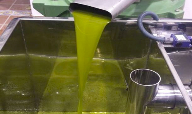 Enoro Diferencia entre Aove Enoro filtrado y sin filtrar 2 chorro